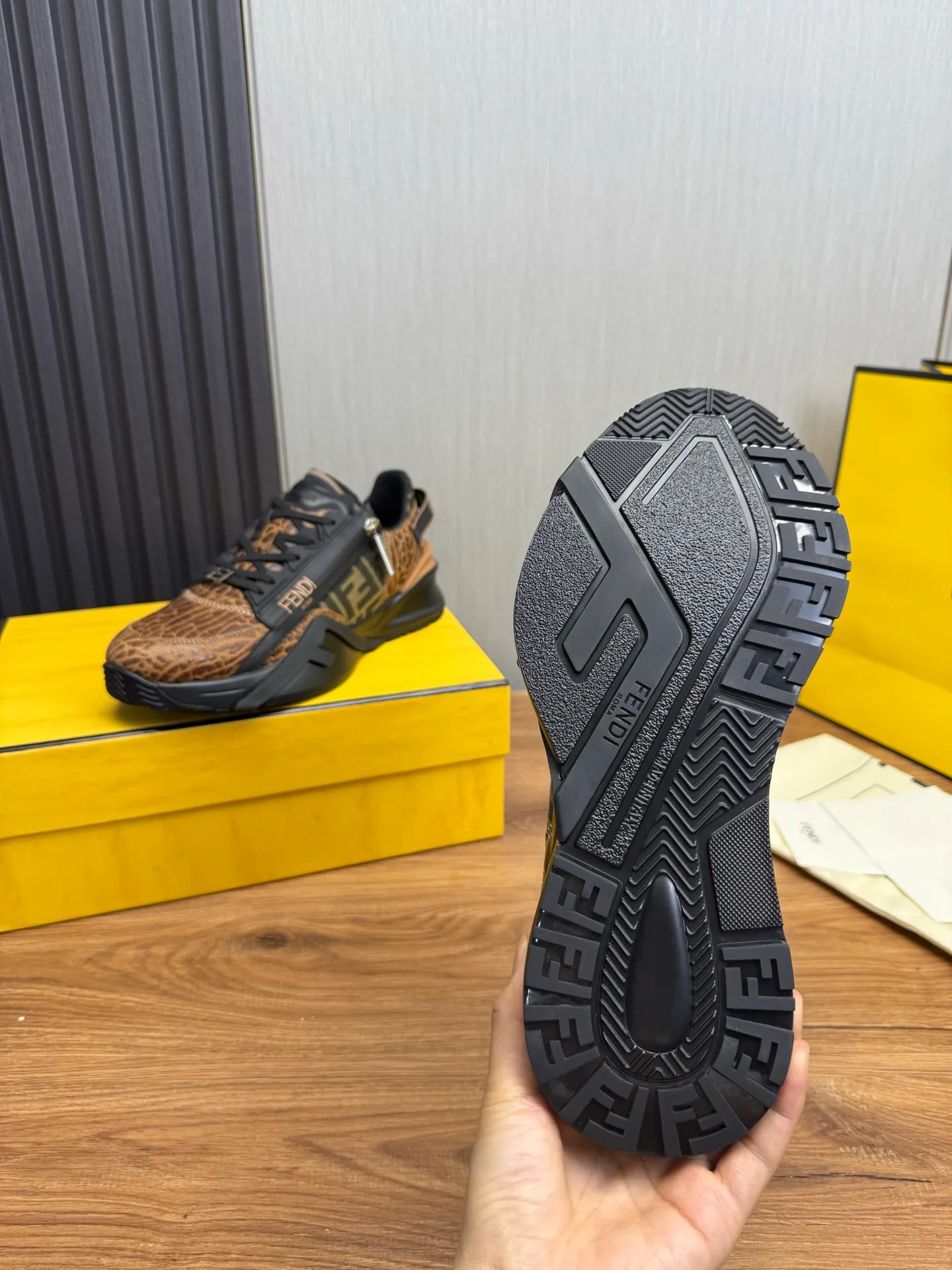 Men's men's shoes 💰620💰 Fendi [Fendi] hot style is on the market 🔥Fashionable casual men's shoes 🔱 Made of original brand fly-knit fabric. Original cowhide + breathable mesh lining + sheepskin feet, perfect shape, top quality, you deserve it 🔜Original rubber outsole, ultra-light, non-slip and wear-resistant 👣 Standard size 38-44
